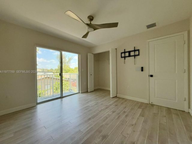 Продажа дома по адресу 1035 NW 2nd Ave - фото 7483167