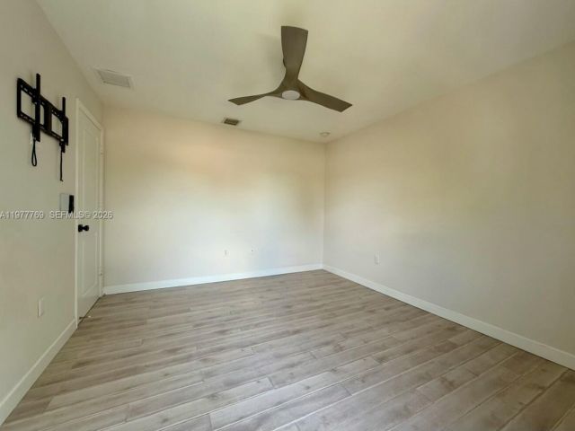 Продажа дома по адресу 1035 NW 2nd Ave - фото 7483168