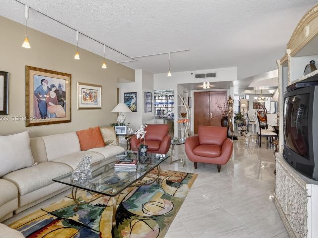 Продажа квартиры #2403 - фото 7503103