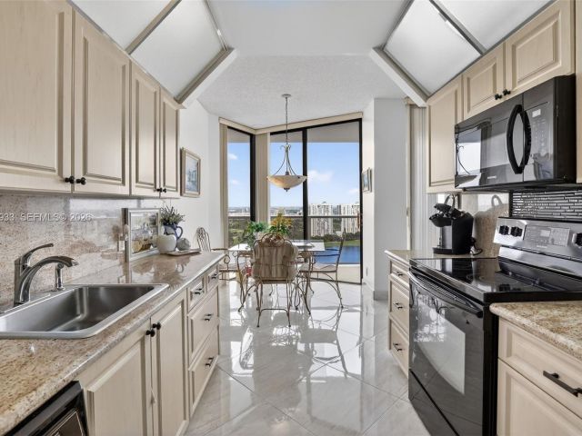 Продажа квартиры #2403 - фото 7503117