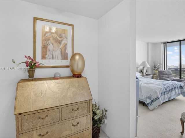 Продажа квартиры #2403 - фото 7503129