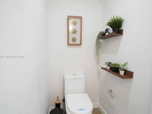 Дом в аренду по адресу 211 SE 4th St 3 - фото 7462240