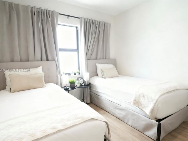 Дом в аренду по адресу 211 SE 4th St 3 - фото 7462241