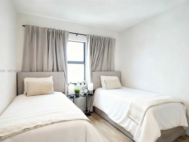 Дом в аренду по адресу 211 SE 4th St 3 - фото 7462243