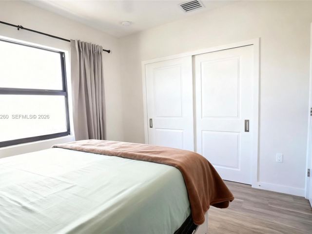 Дом в аренду по адресу 211 SE 4th St 3 - фото 7462245