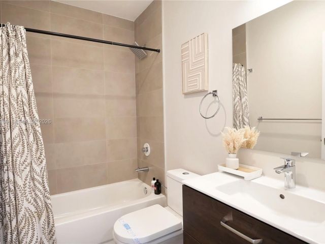 Дом в аренду по адресу 211 SE 4th St 3 - фото 7462247