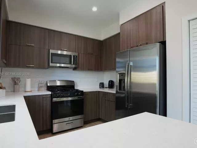 Дом в аренду по адресу 211 SE 4th St 3 - фото 7462239