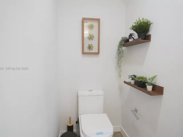 Дом в аренду по адресу 211 SE 4th St 3 - фото 7462240