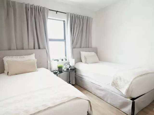 Дом в аренду по адресу 211 SE 4th St 3 - фото 7462241