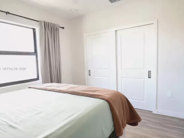 Дом в аренду по адресу 211 SE 4th St 3 - фото 7462245