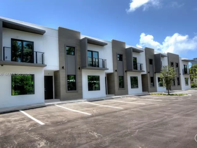 Дом в аренду по адресу 211 SE 4th St 3 - фото 7462231