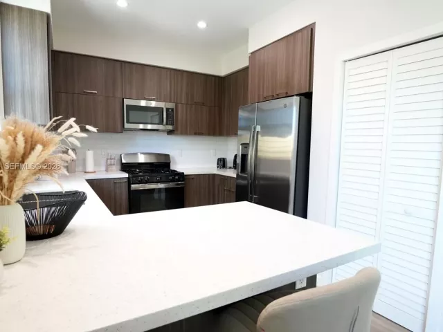 Дом в аренду по адресу 211 SE 4th St 3 - фото 7462236