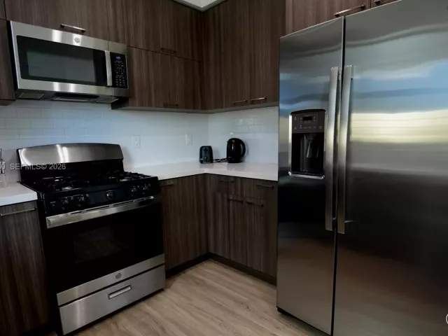 Дом в аренду по адресу 211 SE 4th St 3 - фото 7462238