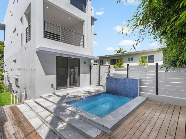 Дом в аренду по адресу 1134 71st St 1 - фото 7468998