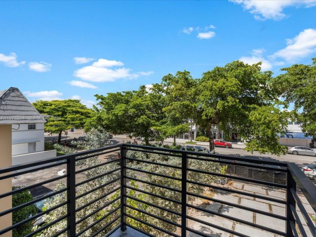 Дом в аренду по адресу 1134 71st St 1 - фото 7469003