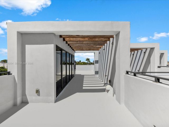 Дом в аренду по адресу 1134 71st St 1 - фото 7469005