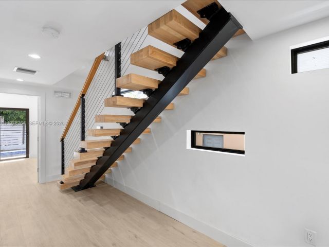 Дом в аренду по адресу 1134 71st St 1 - фото 7469007