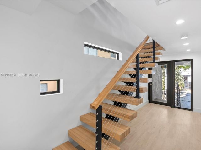 Дом в аренду по адресу 1134 71st St 1 - фото 7469008