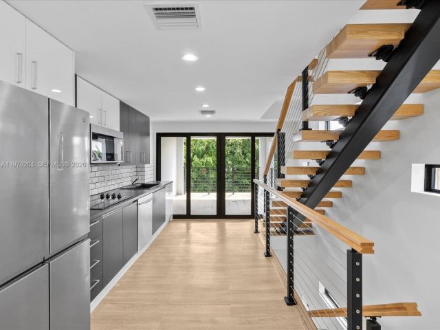 Дом в аренду по адресу 1134 71st St 1 - фото 7469010