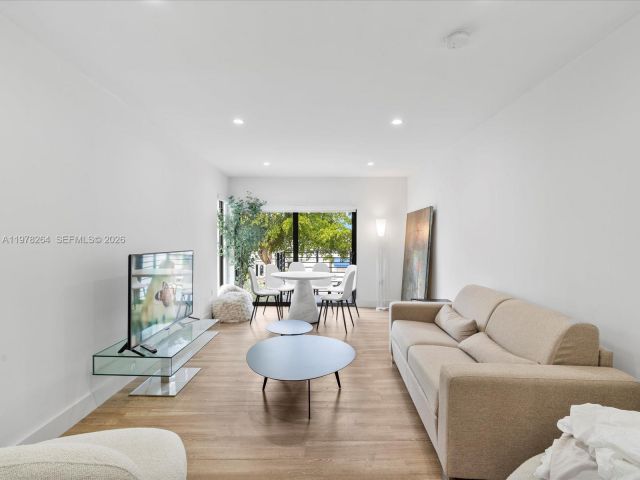 Дом в аренду по адресу 1134 71st St 1 - фото 7469012