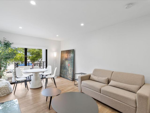 Дом в аренду по адресу 1134 71st St 1 - фото 7469013