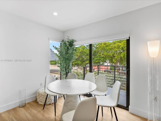 Дом в аренду по адресу 1134 71st St 1 - фото 7469014