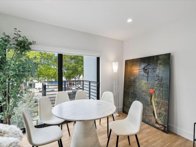 Дом в аренду по адресу 1134 71st St 1 - фото 7469015