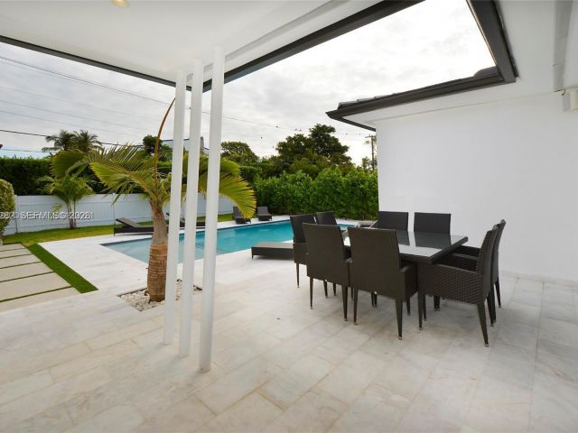 Дом в аренду по адресу 880 N Venetian Dr - фото 7468976