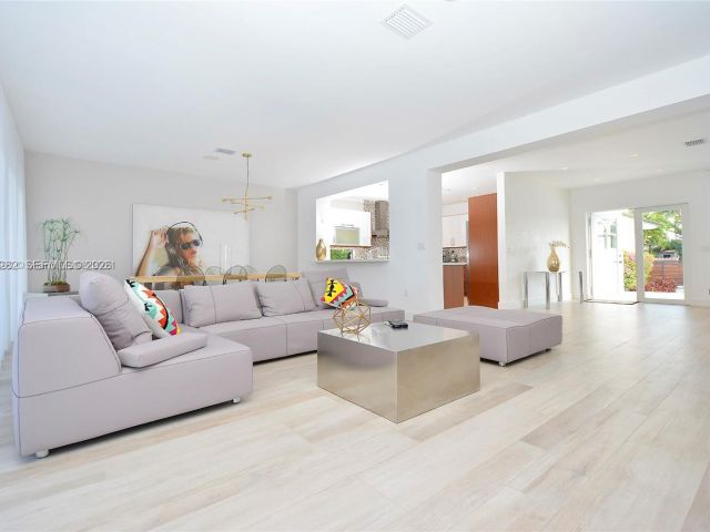 Дом в аренду по адресу 880 N Venetian Dr - фото 7468984