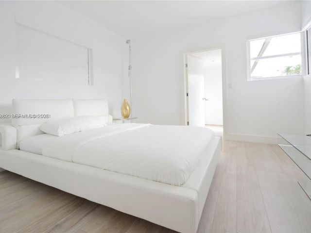 Дом в аренду по адресу 880 N Venetian Dr - фото 7468988