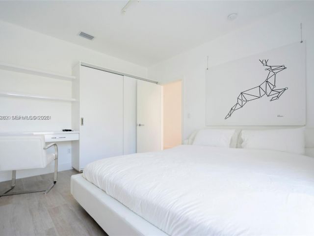 Дом в аренду по адресу 880 N Venetian Dr - фото 7468994