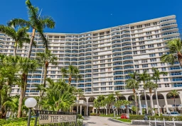 Квартира #1818 (Available May)