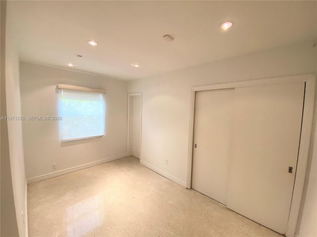 Дом в аренду по адресу 8959 Dickens Ave - фото 7467006