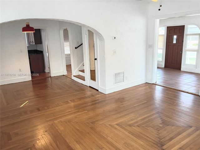 Дом в аренду по адресу 2346 SW 20th St - фото 7516733