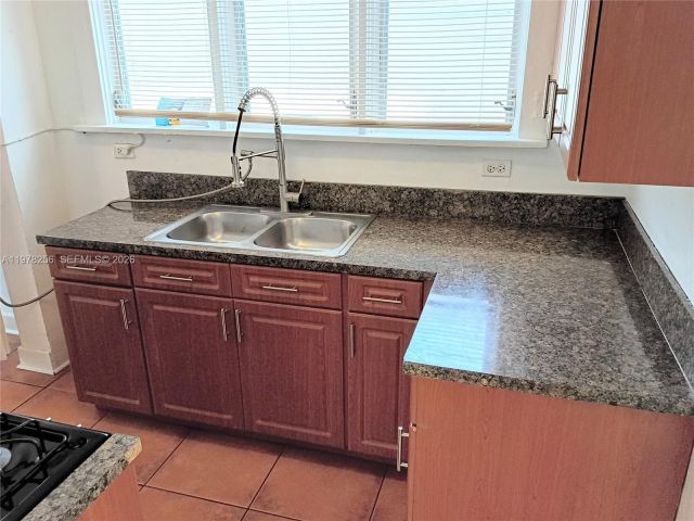 Дом в аренду по адресу 2346 SW 20th St - фото 7516737