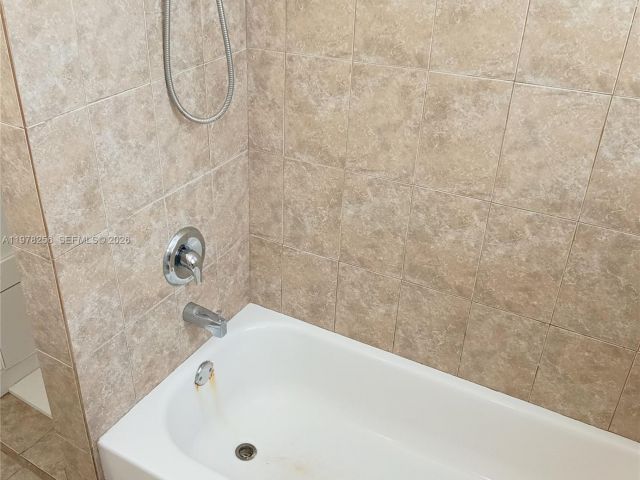 Дом в аренду по адресу 2346 SW 20th St - фото 7516741