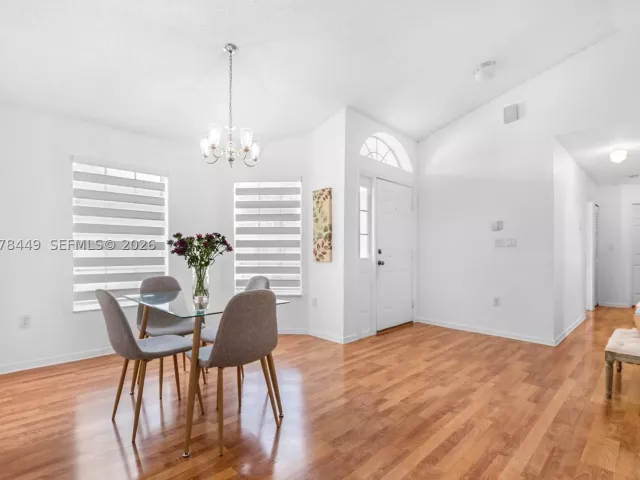 Продажа дома по адресу 2020 SE 5th Pl - фото 9287732
