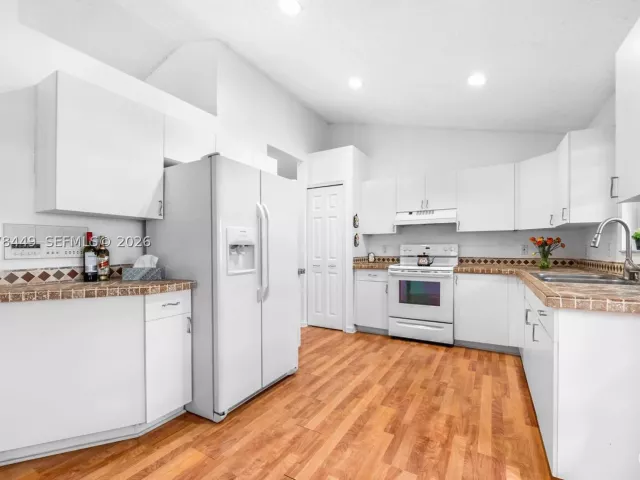 Продажа дома по адресу 2020 SE 5th Pl - фото 9287733