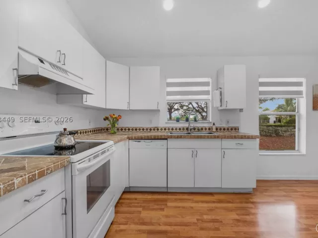 Продажа дома по адресу 2020 SE 5th Pl - фото 9287734