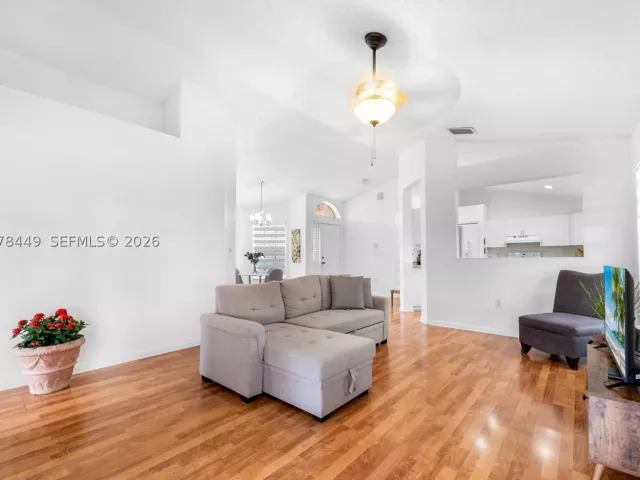 Продажа дома по адресу 2020 SE 5th Pl - фото 9287735