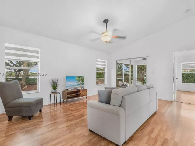 Продажа дома по адресу 2020 SE 5th Pl - фото 9287725