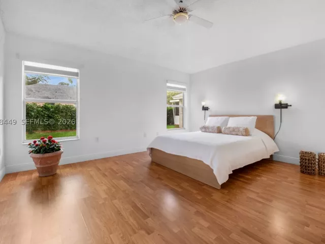 Продажа дома по адресу 2020 SE 5th Pl - фото 9287728
