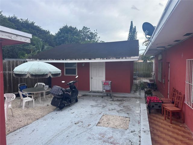 Продажа дома по адресу 324 NW 47th St - фото 7519987