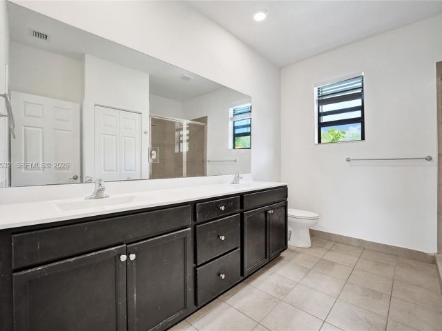 Продажа дома по адресу 1609 SW 28th St - фото 7534857