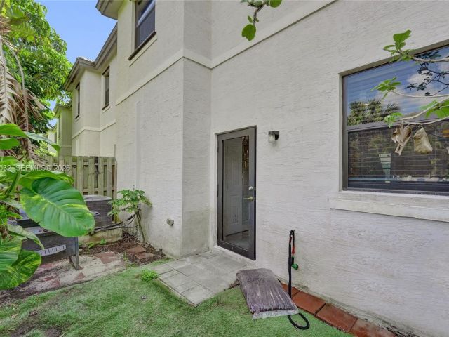 Продажа дома по адресу 1609 SW 28th St - фото 7534865