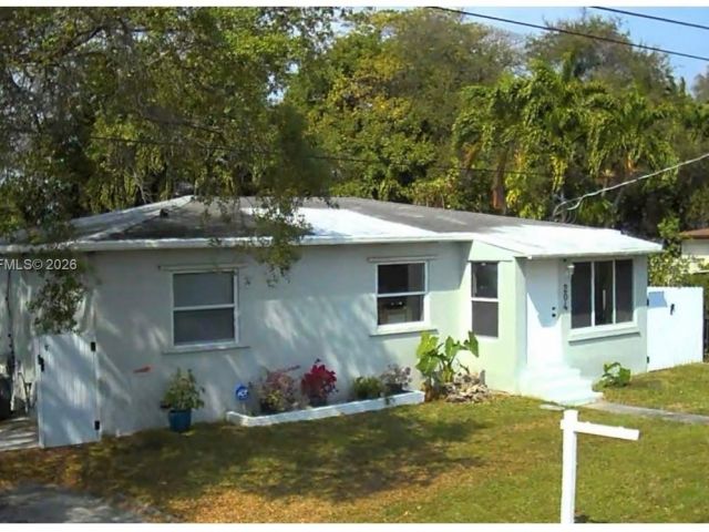 Продажа дома по адресу 204 SW 7th Ave - фото 7462029