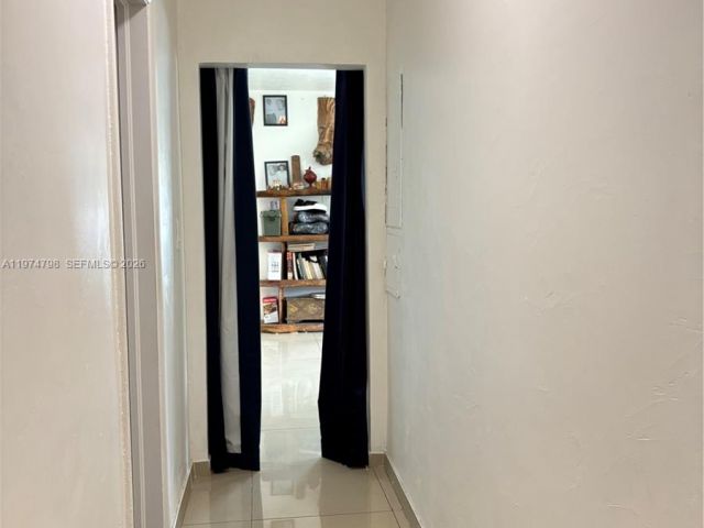 Продажа дома по адресу 204 SW 7th Ave - фото 7462036