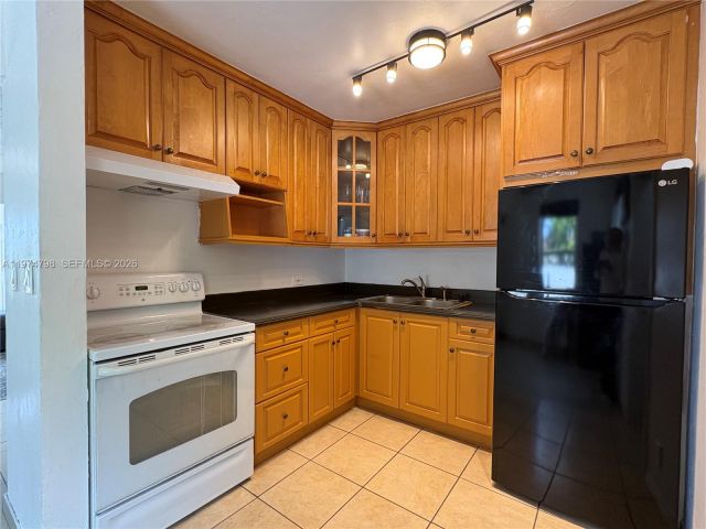 Продажа дома по адресу 204 SW 7th Ave - фото 7462038