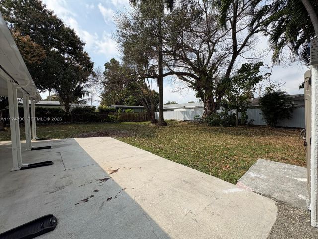 Продажа дома по адресу 204 SW 7th Ave - фото 7462044