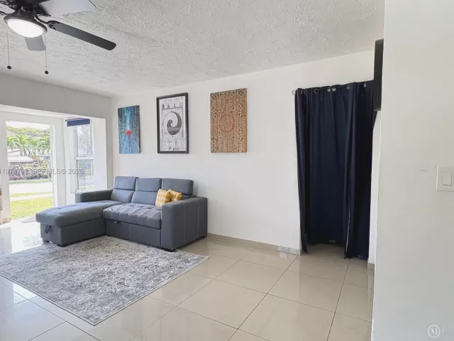 Продажа дома по адресу 204 SW 7th Ave - фото 7462033